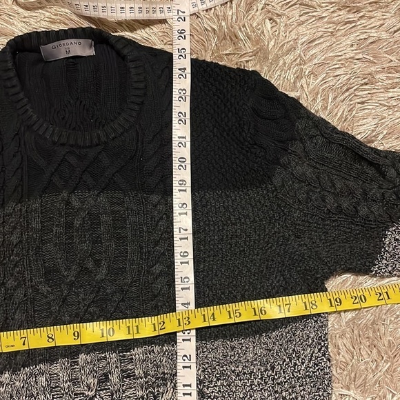 GIORDANO Long‎ Sleeve Gray and Black Sweater Size Medium - Picture 7 of 7